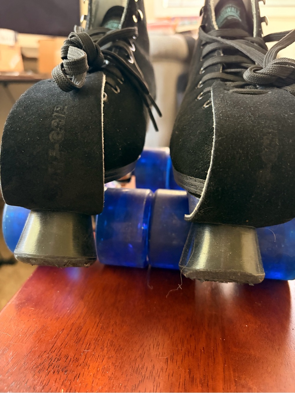 Sure-Grip 1300 Black suede outdoor skates (M-8/W-9/10) - Picture 4 of 11